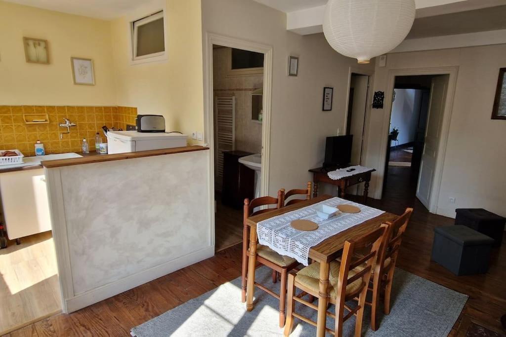 Appartement Dans Maison De Ville - 4 Personnes Олорон-Сен-Мари Екстериор снимка